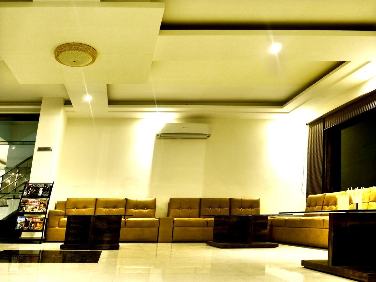 Hotel Trance Ganga Tapovan Exterior photo